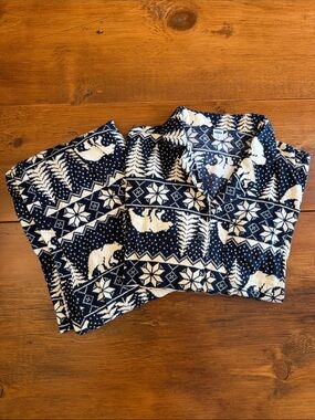 Old Navy Navy and Cream Polar Bear Snowflake Pajama Set